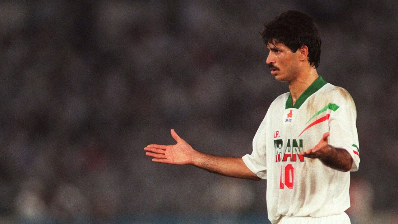 چشمانم را میبندم و میگویم علی دایی! چشمانم را میبندم و میگویم علی دایی!