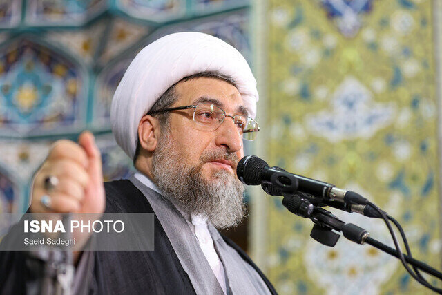 امام جمعه تبریز لباس رزم بر تن کرد + تصویر امام جمعه تبریز لباس رزم بر تن کرد + تصویر