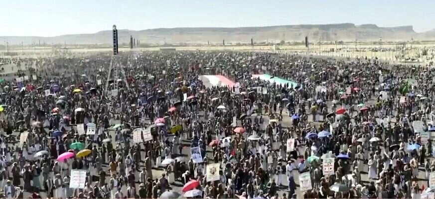 انصارالله یمن: هرگونه حمله آمریکا به ایران، منطقه را وارد جنگی فراگیر می کند انصارالله یمن: هرگونه حمله آمریکا به ایران، منطقه را وارد جنگی فراگیر می کند