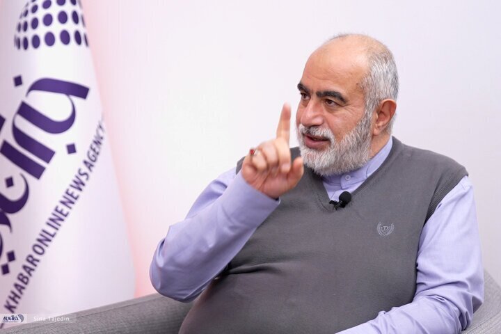 توییت عجیب آشنا درباره مذاکره کنندگان دیروز و امروز؛ اینها از جنس خودتان هستند ولی تحت ویندوز! توییت عجیب آشنا درباره مذاکره کنندگان دیروز و امروز؛ اینها از جنس خودتان هستند ولی تحت ویندوز!